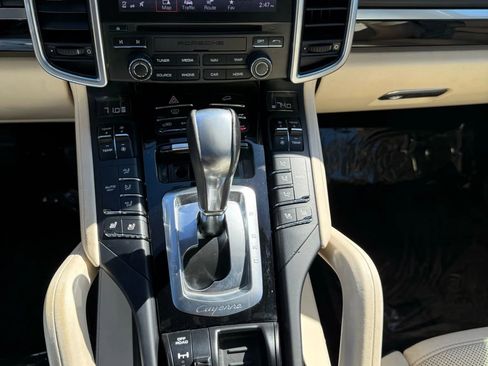Used 2017 Porsche Cayenne image 21