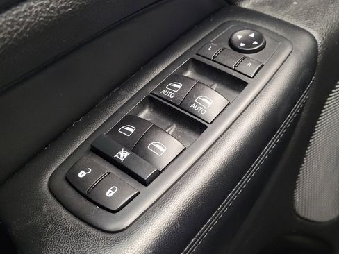 Used 2020 Jeep Grand Cherokee Laredo w/ 18" Wheel & 8.4" Radio Group AWD/4WD image 27