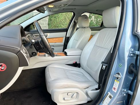 Used 2011 Jaguar XF Supercharged image 4