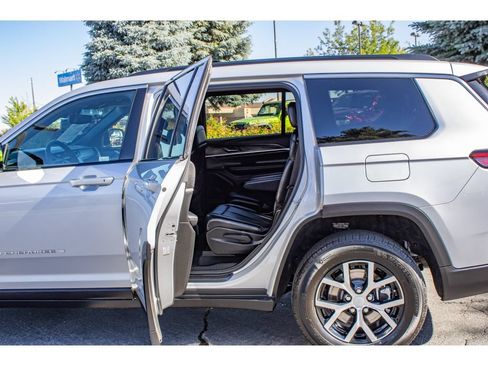 Used 2024 Jeep Grand Cherokee L Limited AWD/4WD image 19