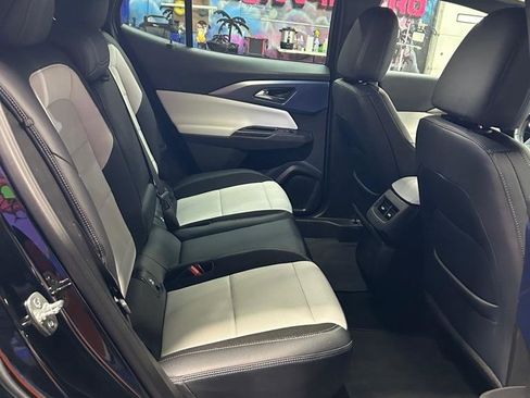 Used 2025 Chevrolet Equinox EV LT w/ Convenience Package image 16