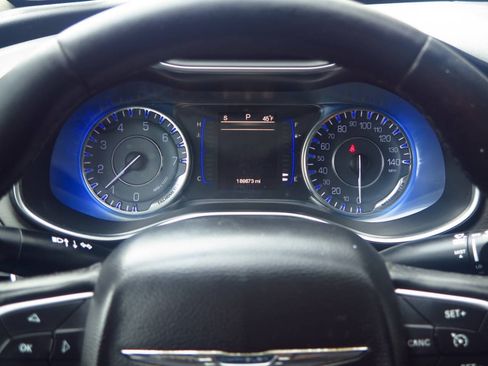 Used 2015 Chrysler 200 Limited w/ Convenience Group FWD image 8