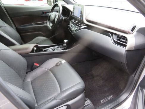 Used 2019 Toyota C-HR Limited FWD image 15