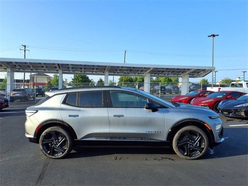New 2025 Chevrolet Equinox EV RS image 3