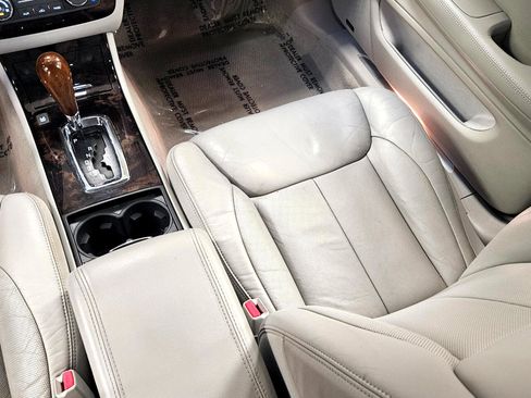 Used 2010 Cadillac DTS Premium image 28