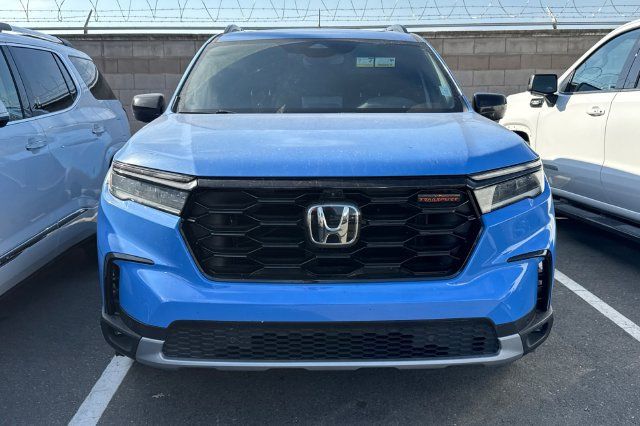 Used 2024 Honda Pilot TrailSport image 3