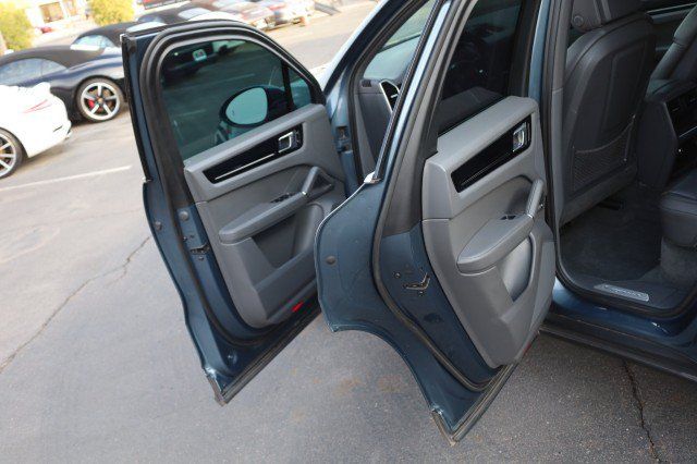 Used 2019 Porsche Cayenne AWD/4WD image 21
