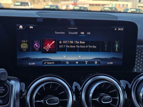 Used 2025 Mercedes-Benz GLB 250 4MATIC image 29