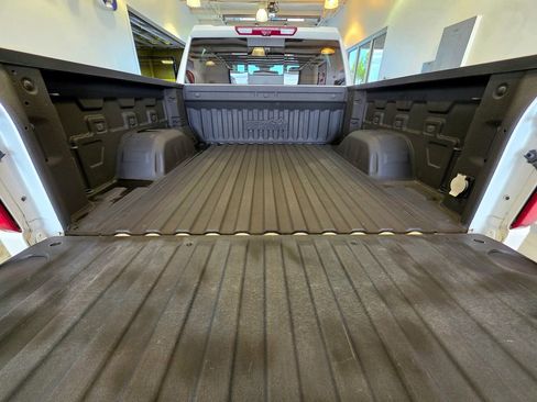 Used 2023 Chevrolet Silverado 1500 High Country w/ Technology Package AWD/4WD image 11