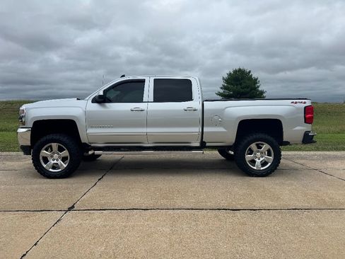 Used 2018 Chevrolet Silverado 1500 LT w/ All Star Edition image 8