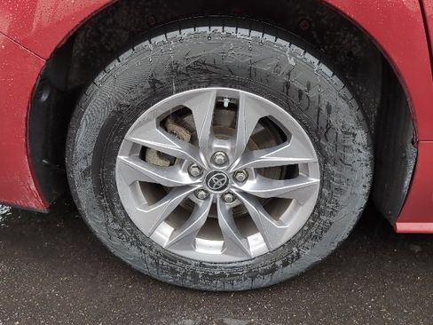 Used 2021 Toyota Sienna XLE w/ XLE Plus Package image 10