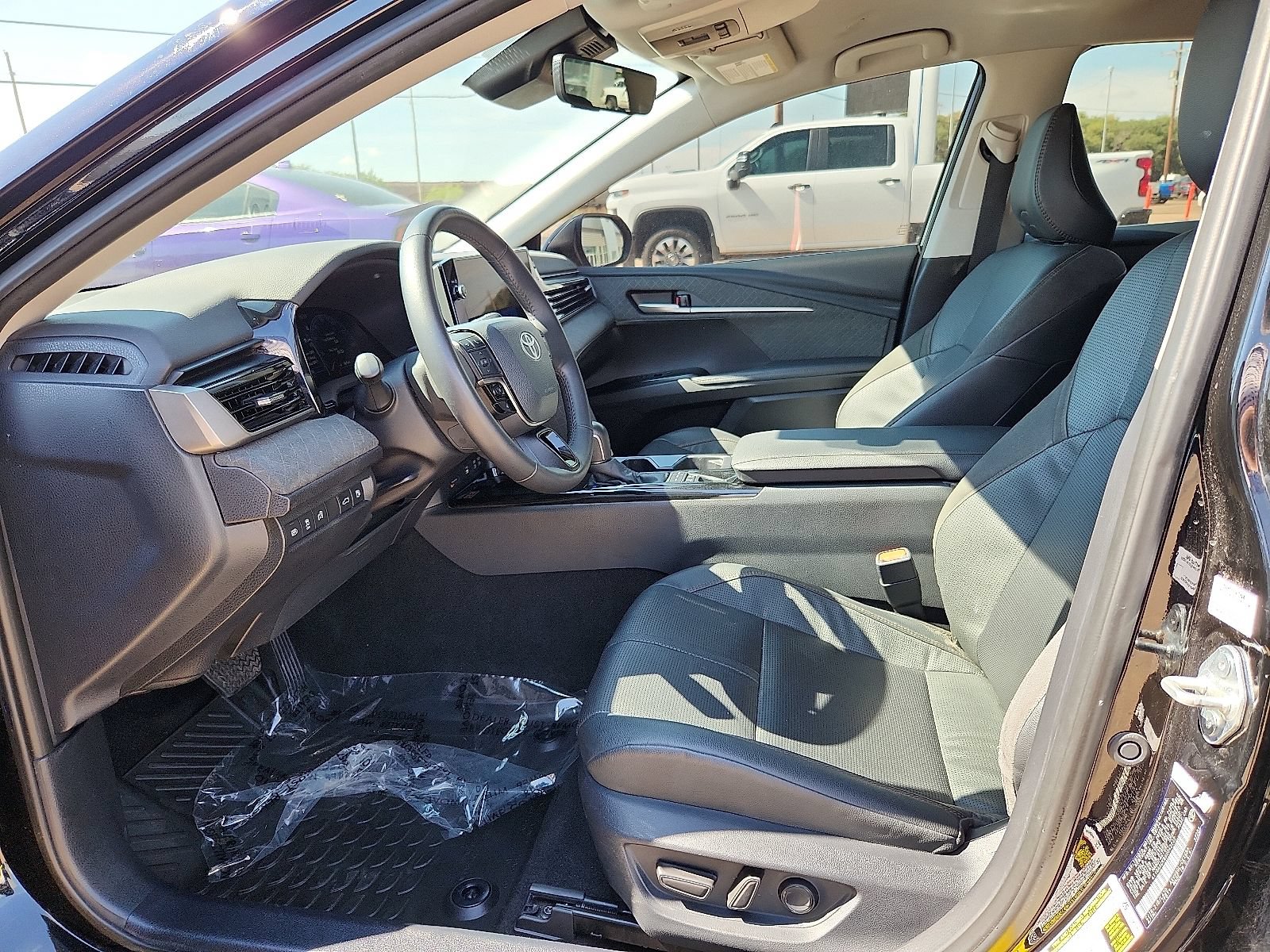 Used 2025 Toyota Camry XLE FWD image 12