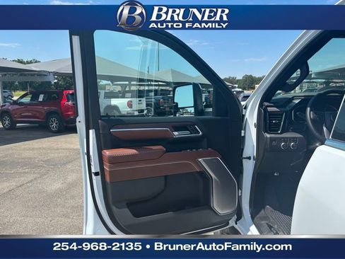 New 2025 GMC Sierra 2500 Denali Ultimate image 10