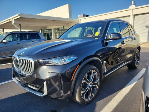 Used 2024 BMW X5 sDrive40i w/ Premium Package image 1