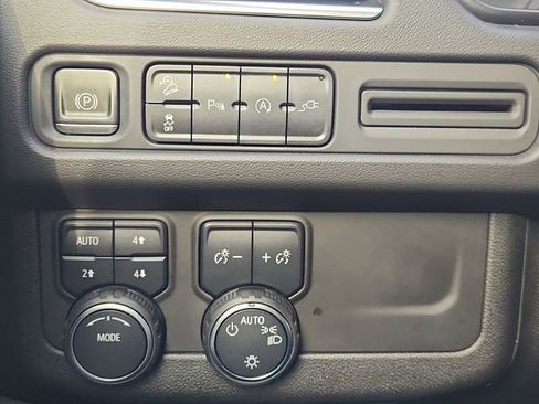 Used 2021 Chevrolet Tahoe Z71 image 17