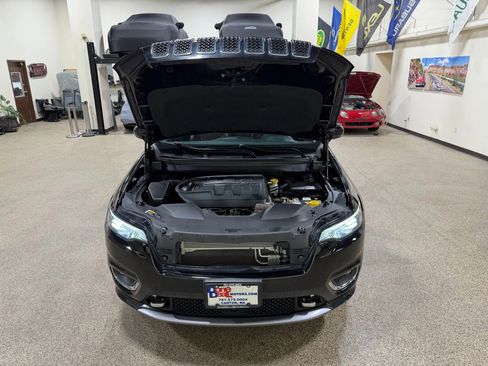 Used 2019 Jeep Cherokee Overland w/ Technology Group image 57