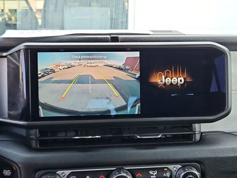 Used 2024 Jeep Wrangler Unlimited w/ Convenience Group image 18