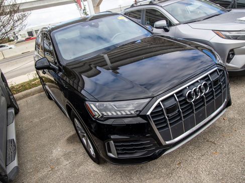 Used 2023 Audi Q7 Premium w/ Convenience Package image 6