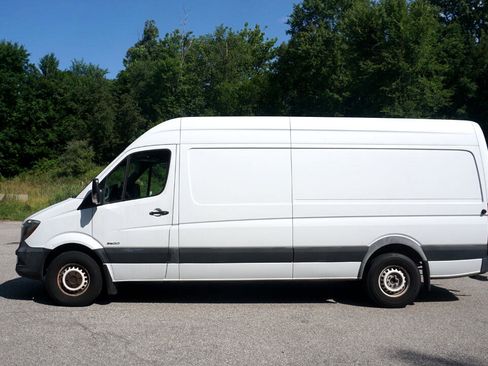 Used 2016 Freightliner Sprinter 2500 image 2