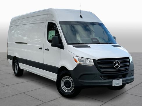 Used 2025 Mercedes-Benz Sprinter 2500 image 2