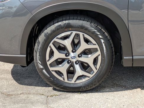 Used 2021 Subaru Forester Premium image 9