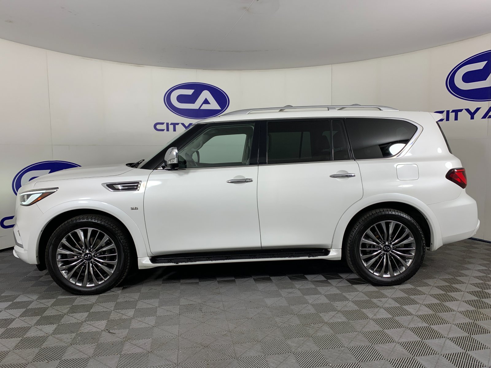 Used 2018 INFINITI QX80 4WD w/ Deluxe Technology Package image 6