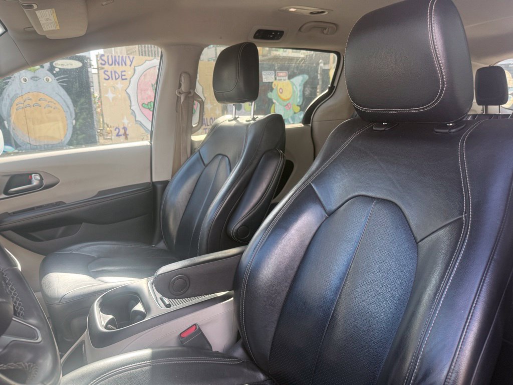 Used 2022 Chrysler Pacifica Touring-L FWD image 10