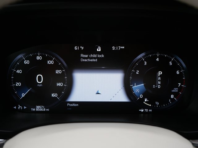 Used 2018 Volvo XC60 T6 Momentum AWD/4WD image 21