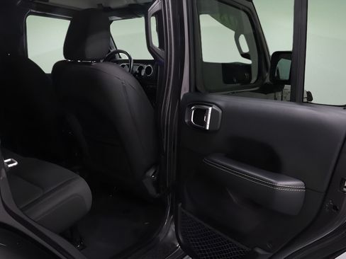 Certified 2018 Jeep Wrangler Unlimited Sahara AWD/4WD image 13