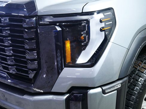 Used 2024 GMC Sierra 2500 Denali Ultimate AWD/4WD image 16