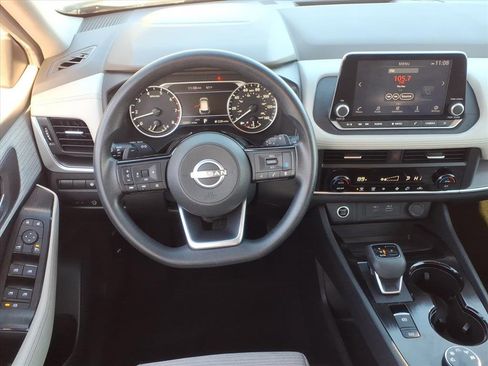 Used 2023 Nissan Rogue SV image 21