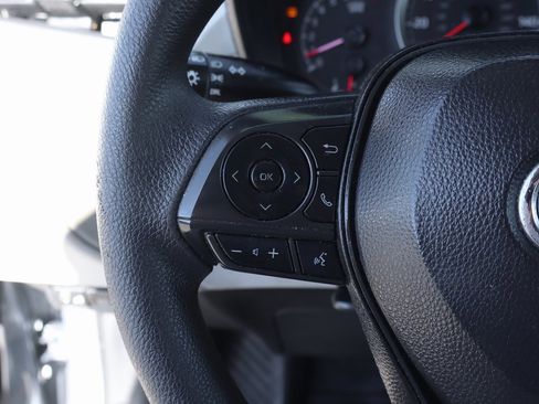 Used 2022 Toyota Corolla Cross L image 19