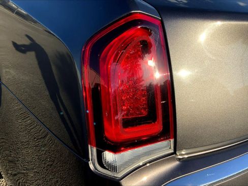 Used 2021 Chrysler 300 Touring image 28