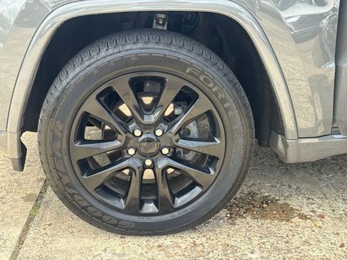 Used 2019 Jeep Grand Cherokee Altitude AWD/4WD image 30
