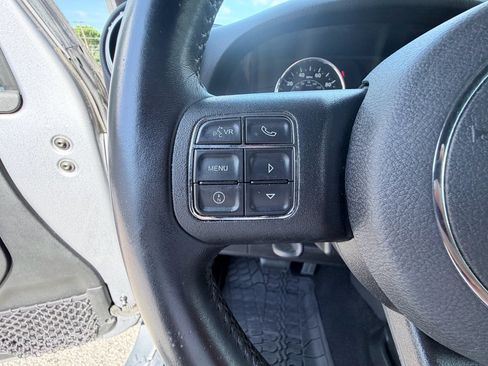 Used 2018 Jeep Wrangler Sahara w/ Dual Top Group AWD/4WD image 13