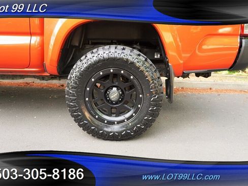 Used 2017 Toyota Tacoma SR5 w/ Tow Package AWD/4WD image 3