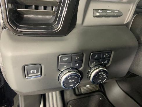 Used 2025 GMC Sierra 3500 AT4 w/ AT4 Premium Plus Package AWD/4WD image 31
