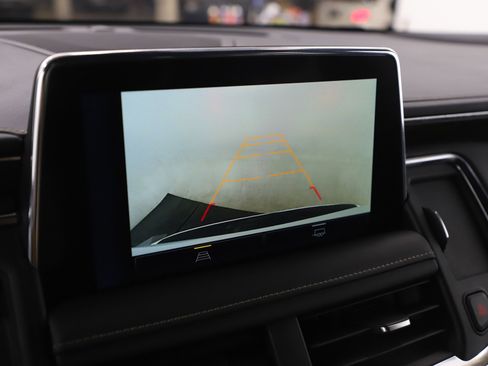 Used 2023 Chevrolet Suburban Premier image 25