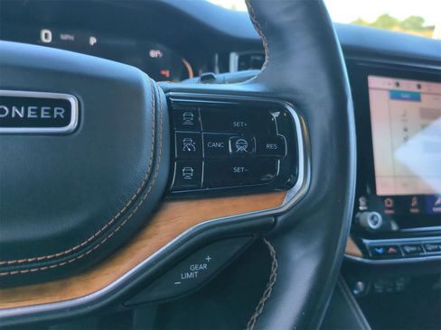 Used 2022 Jeep Grand Wagoneer Series III image 24