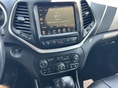 Used 2016 Jeep Cherokee Trailhawk w/ Comfort/Convenience Group AWD/4WD image 4