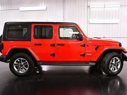 Used 2022 Jeep Wrangler Unlimited Sahara w/ Dual Top Group image 8