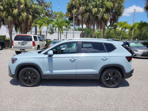 New 2026 Volkswagen Taos SE FWD image 7