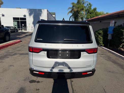 Used 2022 Jeep Wagoneer Series II RWD image 12