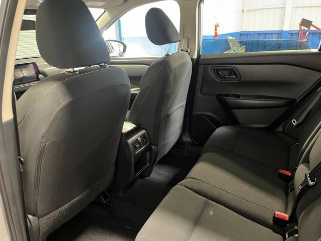 Used 2024 Nissan Rogue S AWD/4WD image 18