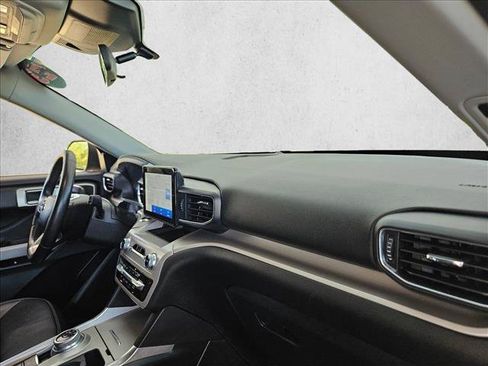 Used 2023 Ford Explorer XLT w/ Equipment Group 202A AWD/4WD image 18