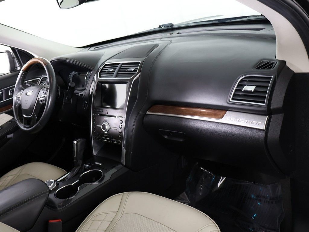 Used 2018 Ford Explorer Platinum AWD/4WD image 33