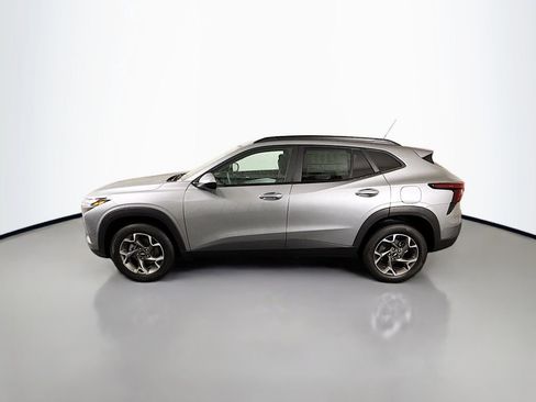 New 2026 Chevrolet Trax LT w/ Driver Confidence Package FWD image 4