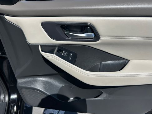 Used 2023 Nissan Rogue SL w/ SL Premium Package FWD image 16