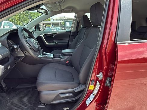 Used 2021 Toyota RAV4 LE AWD/4WD image 23