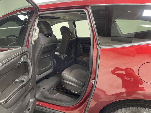Used 2015 Chevrolet Traverse LT w/ Style and Technology Package image 17